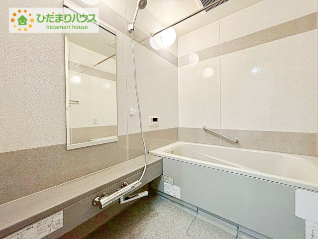 【浴室】 | 三の丸グランキャッスルタワー | ヒートショック対策にもなる浴室乾燥機を標準装備♪
マンションながら広々としたお風呂で一日の疲れを癒してください。