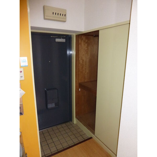 ハイツ丸利の玄関