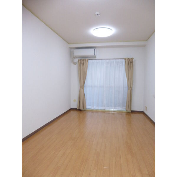 ハイツ丸利の洋室