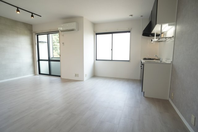 センターフィールド宝塚Ⅰの居間・リビング