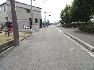 【前面道路含む現地写真】 | 川西市加茂4丁目　1号地　建築条件無土地