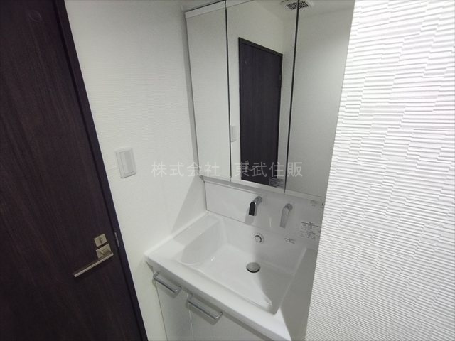 【独立洗面台】 | ライオンズマンション若葉台 | 独立洗面台、小物を置くことができて便利です