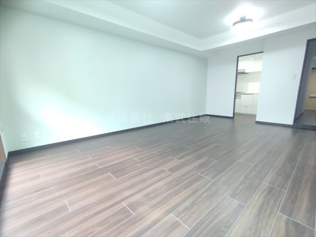 【居間・リビング】 | ライオンズマンション若葉台 | こちらの13.2帖のリビングで趣味の時間をお楽しみください