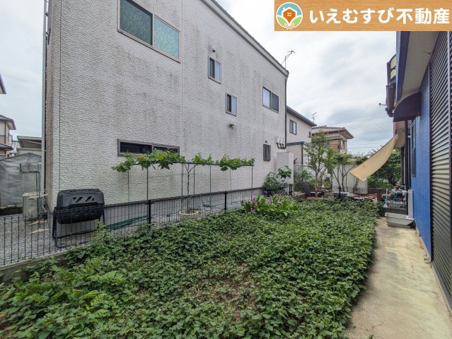 深谷市上野台　中古戸建の庭|ガーデニングが楽しめそう
リビングからお庭が望めるのでガーデニングで緑あふれる景色を作るのも楽しみ♪