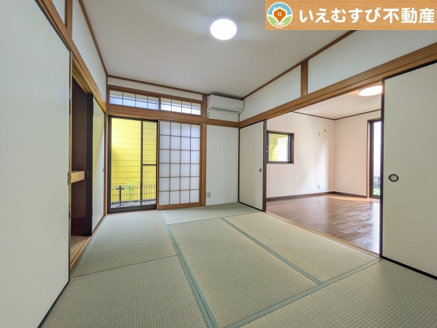 深谷市上野台　中古戸建の和室|6畳の和室は小さなお子様のお世話に大活躍
和室がLDK横なのでちょっとした休憩等くつろぎスペースに活躍しそうですね♪