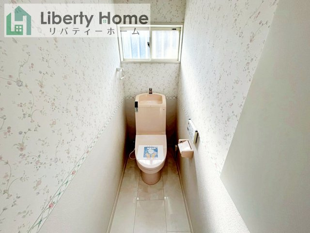 牛久市中央１丁目　中古戸建のトイレ