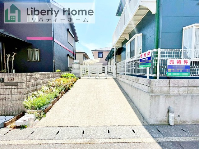 牛久市中央１丁目　中古戸建の駐車場