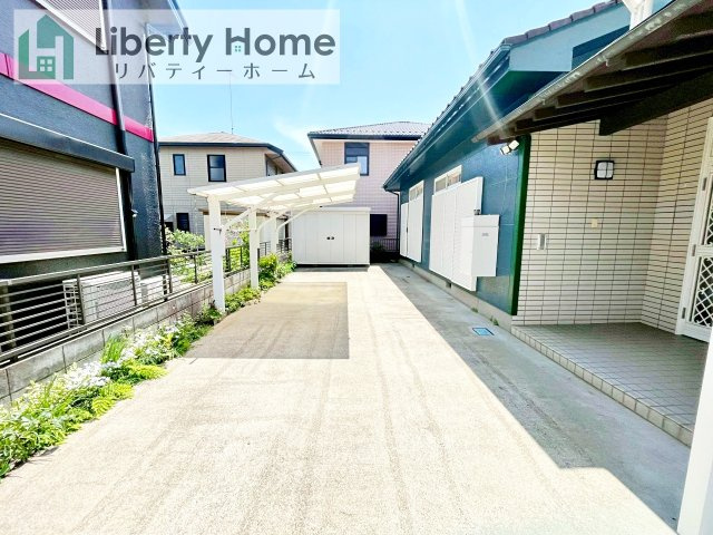 牛久市中央１丁目　中古戸建の駐車場