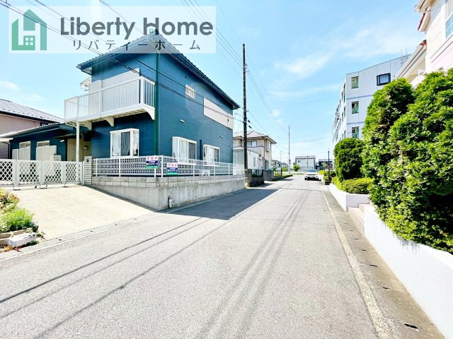牛久市中央１丁目　中古戸建の前面道路含む現地写真