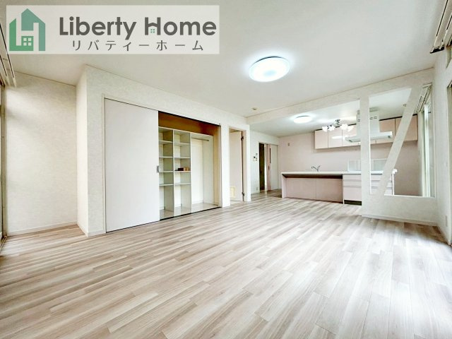 牛久市中央１丁目　中古戸建の居間・リビング