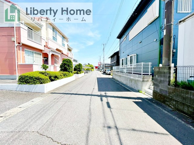 牛久市中央１丁目　中古戸建の前面道路含む現地写真
