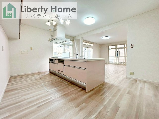 牛久市中央１丁目　中古戸建の居間・リビング