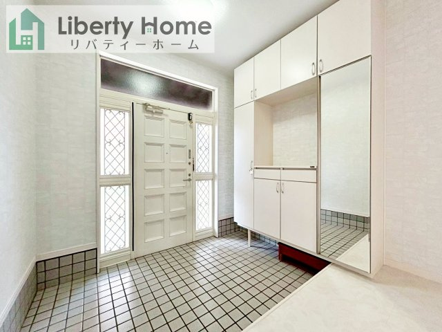 牛久市中央１丁目　中古戸建の玄関