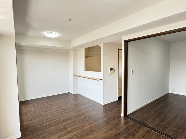 ベルシャトゥ八王子台町の居間・リビング|～13.9帖の明るいLDKで、家族団欒の時間をお過ごしいただけます～