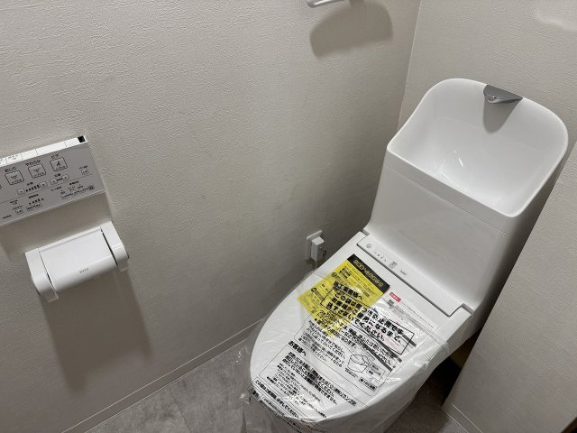 ベルシャトゥ八王子台町のトイレ|～新規交換済の暖房温水洗浄機能付きトイレ　冬場は特に嬉しい機能ですね～