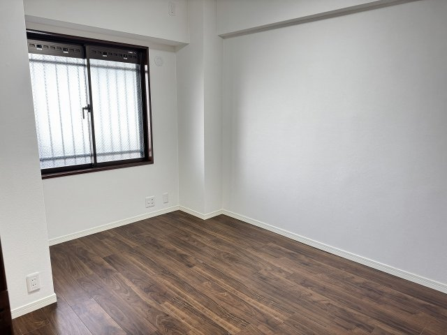 ベルシャトゥ八王子台町の寝室|～5.4帖の主寝室です～