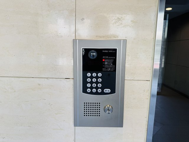 ベルシャトゥ八王子台町の防犯設備|～オートロック付き、防犯性も安心です～