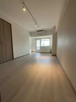 【居間・リビング】 | プラザローヤル５ | プラザローヤル5の9帖のLDKです。内装フルリノベーション済みです。