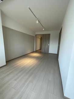 【寝室】 | プラザローヤル５ | プラザローヤル5の洋室4帖のお部屋です。内装フルリノベーション済みです。