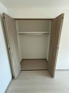 【収納】 | プラザローヤル５ | プラザローヤル5の洋室にあるクローゼットは新品です。内装フルリノベーション済みです。