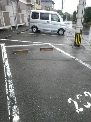 ピースフルハイツの駐車場