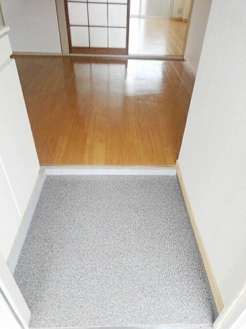 ピースフルハイツの玄関