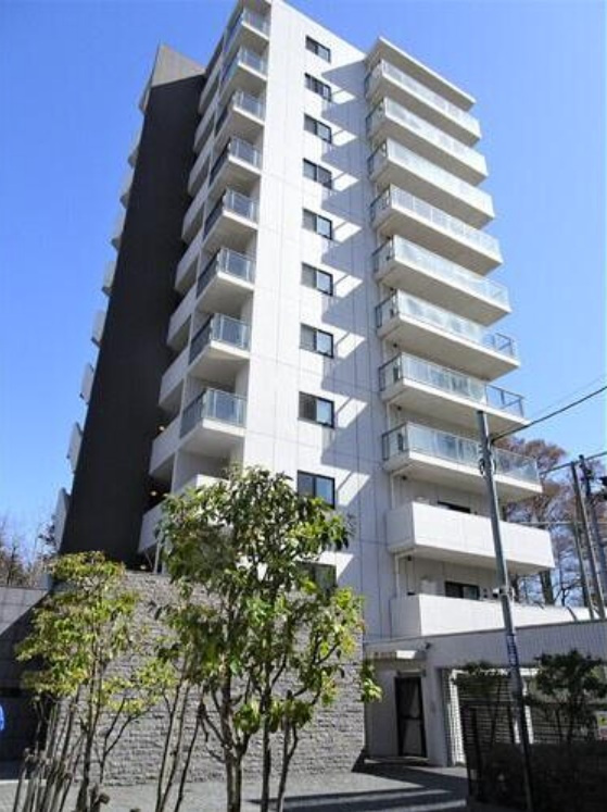 プレシス新宿御苑の外観