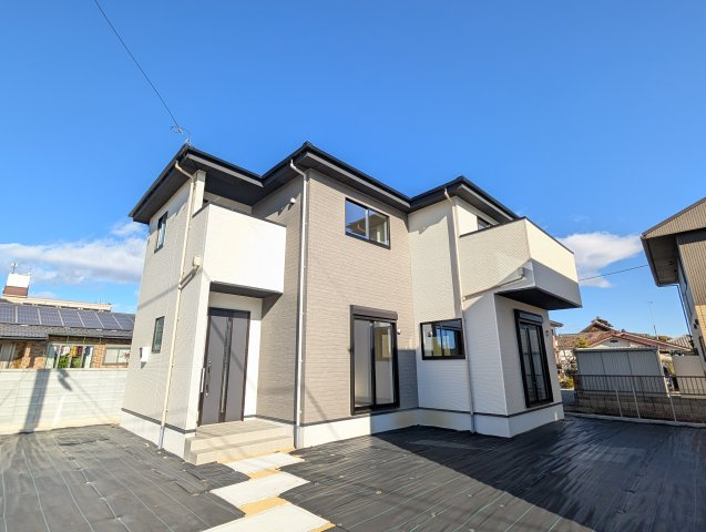 【外観】 | ズットプラス高崎市下之城町15期ー② | 佐野小学校まで徒歩10分圏内！
玄関には嬉しいシューズインクローク完備！