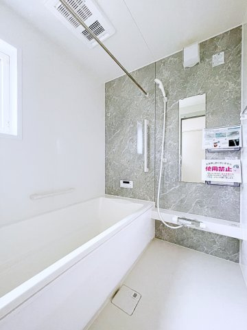 熊谷市箱田7丁目　AiTOWN　全3区画の浴室|浴室乾燥機付きで物干竿のついているのでいつでも洗濯物が干せます！