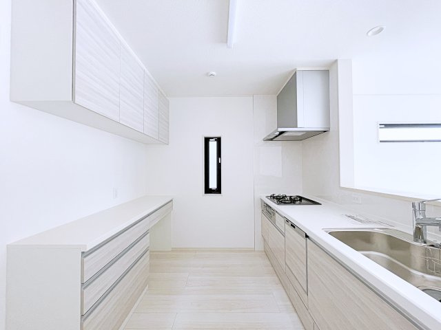 熊谷市箱田7丁目　AiTOWN　全3区画のキッチン|カウンター越しに会話が弾む、家族とのつながりを感じられる対面キッチンです！