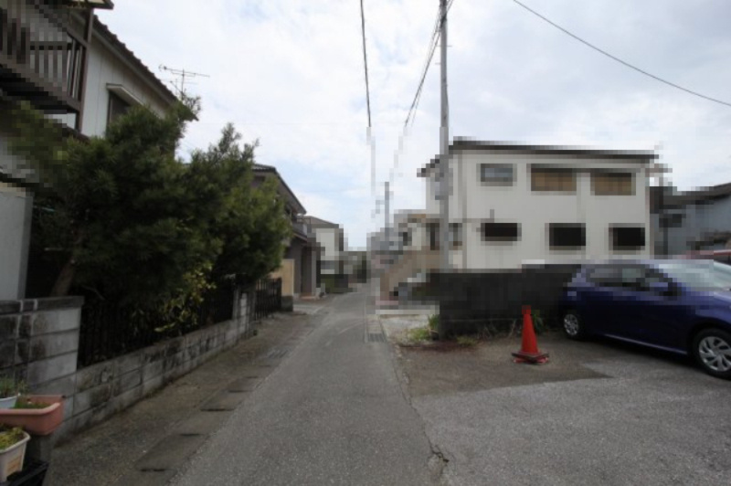 赤石町　中古戸建の前面道路含む現地写真