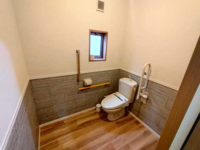 日名西町　貸店舗のトイレ