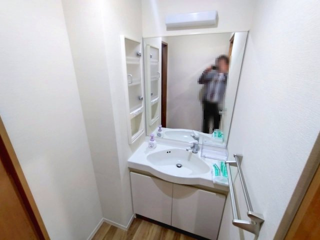 日名西町　貸店舗の洗面所