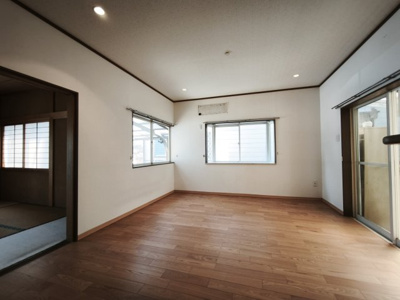 【居間・リビング】 | 大津市錦織1丁目6-10　中古戸建