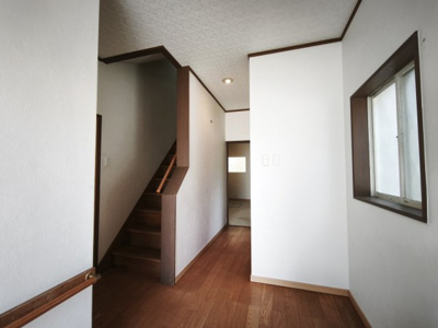 【玄関】 | 大津市錦織1丁目6-10　中古戸建