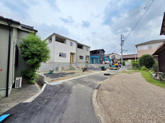 【前面道路含む現地写真】