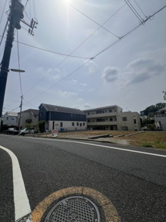 【前面道路含む現地写真】