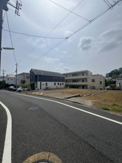 【前面道路含む現地写真】