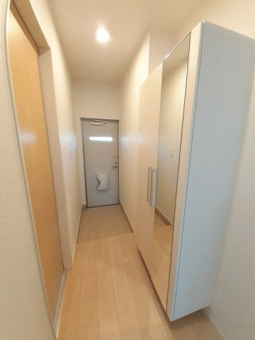 アルドーレ東合川　Ａの玄関|シューズボックス付きの玄関です☆