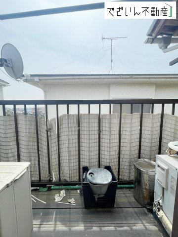 【バルコニー】 | 熊谷市大原2丁目　中古住宅   | 現地(2025年4月撮影)