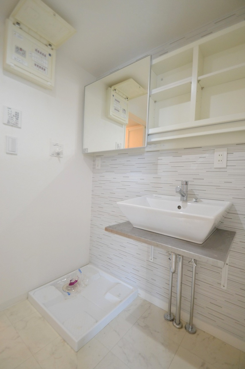 87gK-Brand jr草津浜町の洗面所