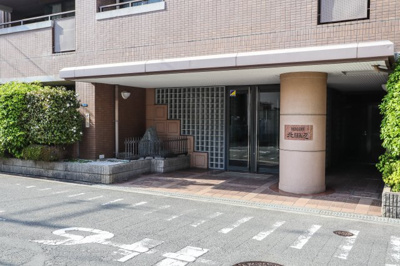 【エントランス】 | ラジャコート北田辺 | 徒歩圏内に公園などが有る住宅地に建つマンションです♪