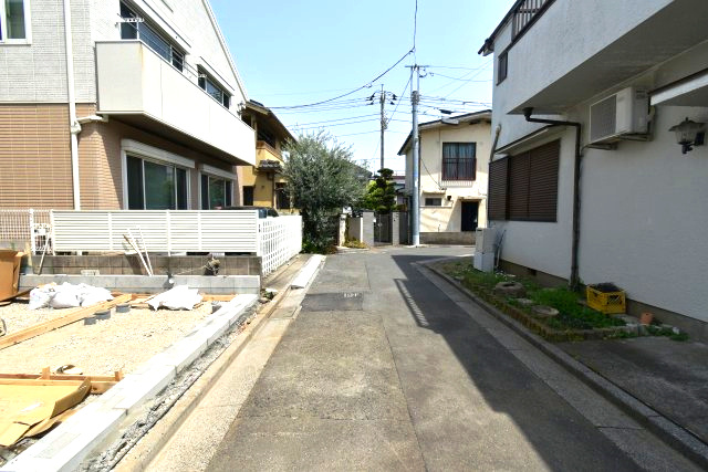井草1丁目・新築戸建の前面道路含む現地写真