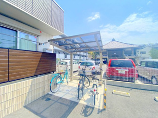 【その他共用部分】 | 駐輪場は屋根付きですので、雨の日も困りません