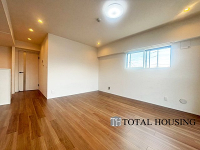 【居間・リビング】 | セザール麻生東 | ☆☆大空間リビングは家族のオアシスへ☆☆毎日家族が笑顔で生活する空間であるリビング。
広さと明るさには拘ってほしい空間です。お子様の成長に合わせて家具の配置なども広いからこそ可能です。