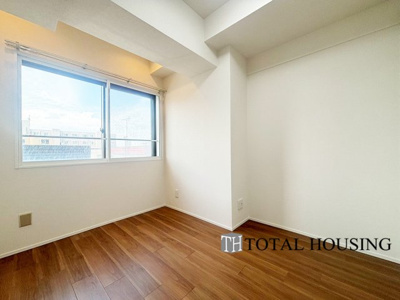 【洋室】 | セザール麻生東 | 洋室　約4.6帖
コンパクトなお部屋のため、お子様のお部屋やご趣味の空間等にお使い頂けます！陽も入りやすいため、朝の目覚めもより気持ちの良いものになりそうです♪