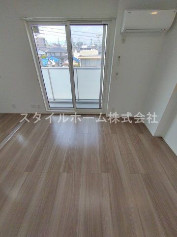ヴェール東橋良の居間・リビング|別部屋写真です。