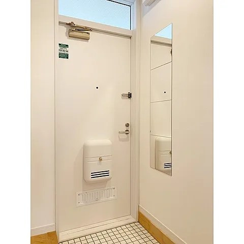 久留米市白山町のアパートの玄関|収納もある玄関です