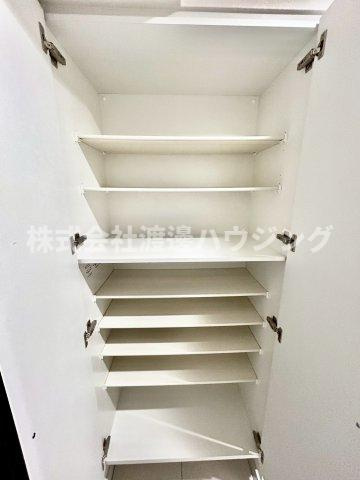 Gran Verde江坂の収納|天井高シューズBOX