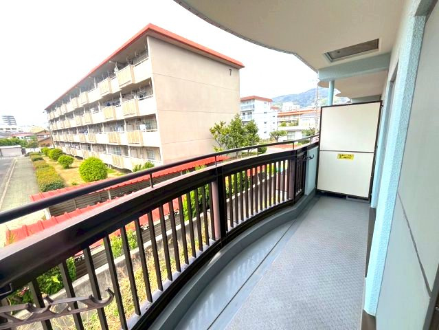 リベラ西芦屋のバルコニー|開放的で明るい空間を演出してくれるバルコニーです